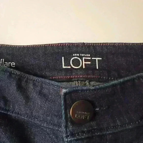 Ann Taylor Loft Brand Denim Jeans Size 27/4 Curvy Flare Low Rise Dark Wash - Picture 3 of 11